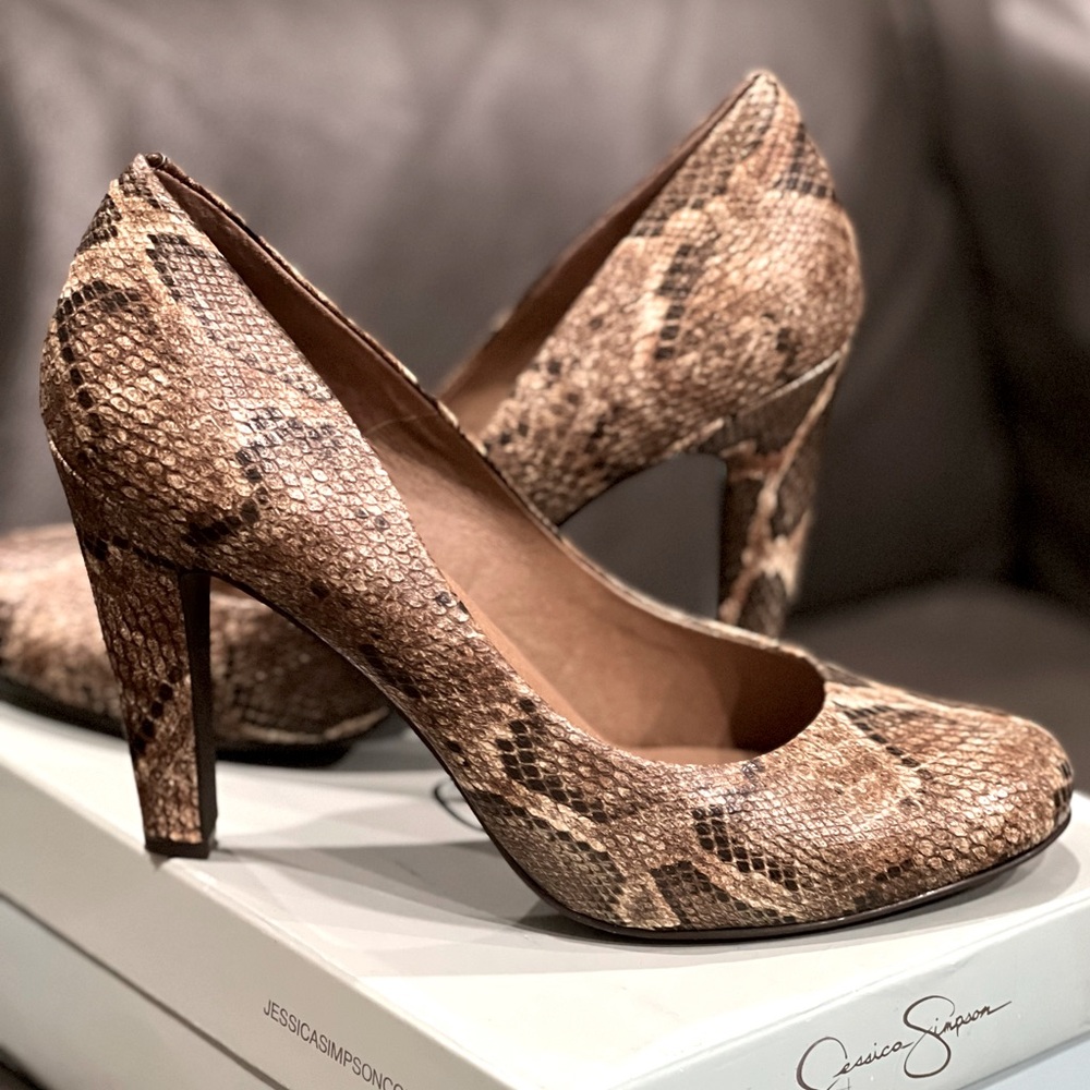 Vintage heels/ pumps, size 10, brown/ tan, Jessica Simpson.